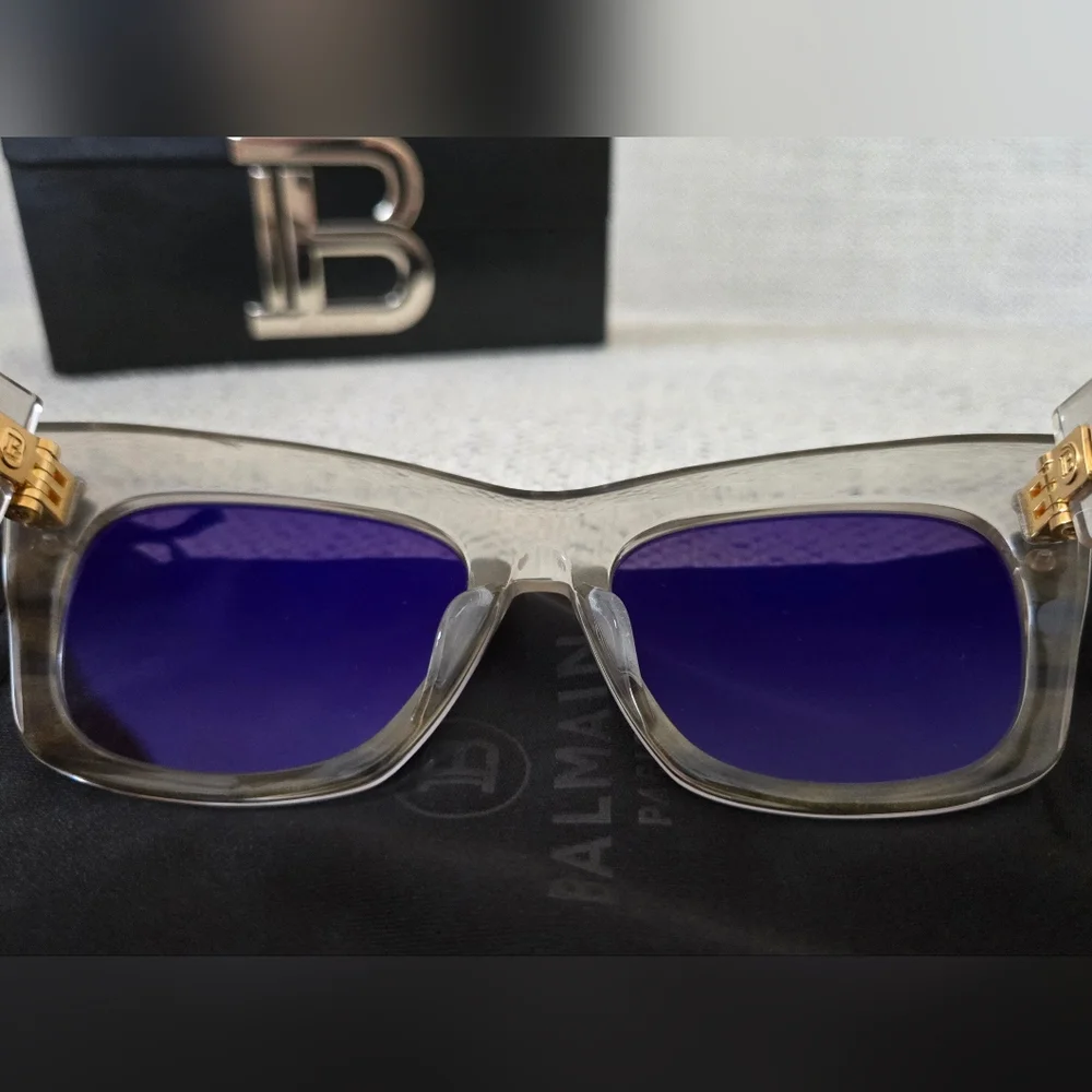 NWB BALMAIN PARIS Full Rim Cat Eye Shape Gray Gold Logo Sunglasses Made In Japan